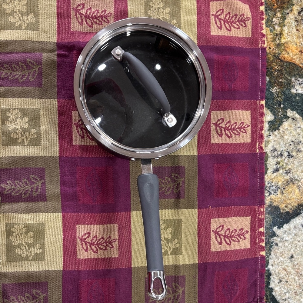 The Pampered Chef Hard-Anodized TI Nonstick Saucepan 3qt with lid